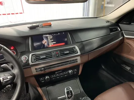 부산 BMW 5시리즈 F10 실내랩핑 앰비언트 실내등LED M페달 요추지지대 CODING 튜닝하기! / 부산 수영구 광안동