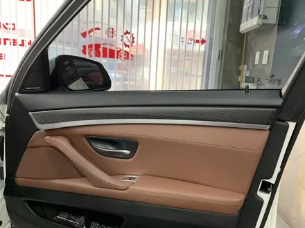 부산 BMW 5시리즈 F10 실내랩핑 앰비언트 실내등LED M페달 요추지지대 CODING 튜닝하기! / 부산 수영구 광안동