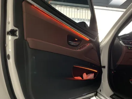 부산 BMW 5시리즈 F10 실내랩핑 앰비언트 실내등LED M페달 요추지지대 CODING 튜닝하기! / 부산 수영구 광안동
