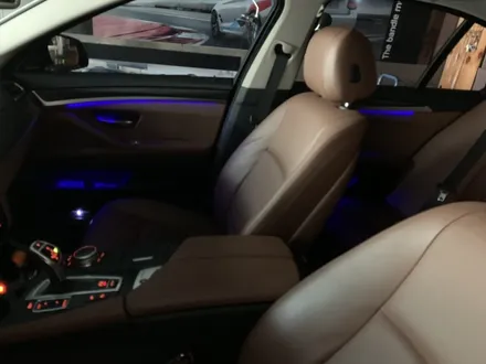 부산 BMW 5시리즈 F10 실내랩핑 앰비언트 실내등LED M페달 요추지지대 CODING 튜닝하기! / 부산 수영구 광안동