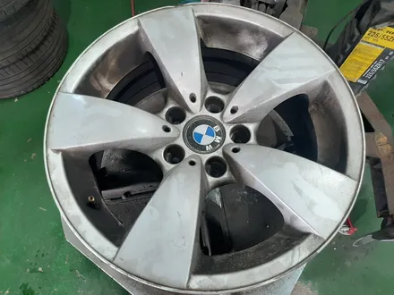 대구경산하양휠도색휠수리휠복원잘하는곳 BMW E바디 5시리즈 순정휠 블랙유광