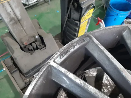 대구경산하양휠도색휠수리휠복원잘하는곳 벤츠 E클래스 W213 AMG 20인치 정품휠 다이나컷팅