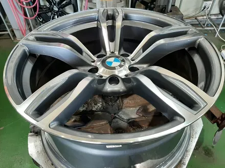 대구경산하양휠복원휠수리휠도색잘하는곳 BMW 5GT 19인치 M5스타일 휠교체 및 켈리퍼도색