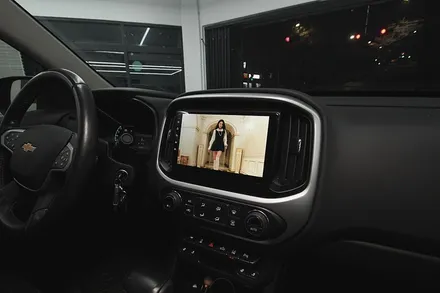 쉐보레 콜로라도 순정 네비게이션 블랙아웃! 안드로이드 올인원 으로 해결