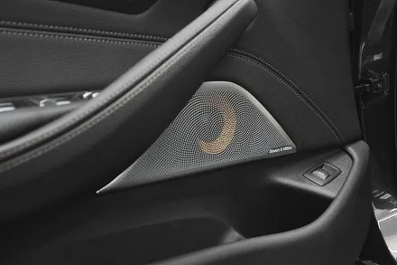 BMW 520i 실내 감성 끝판왕! AVI BM100 스피커와 회오리 커버 교체