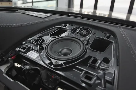 BMW 520i 실내 감성 끝판왕! AVI BM100 스피커와 회오리 커버 교체