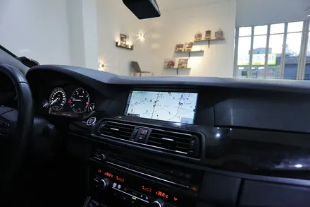 bmw520d 중고가격 좋은데 네비는 시원치 않죠?!