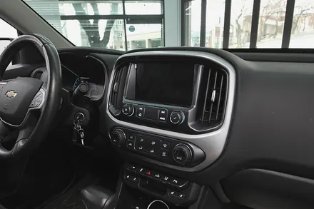 쉐보레 콜로라도 순정 네비게이션 블랙아웃! 안드로이드 올인원 으로 해결