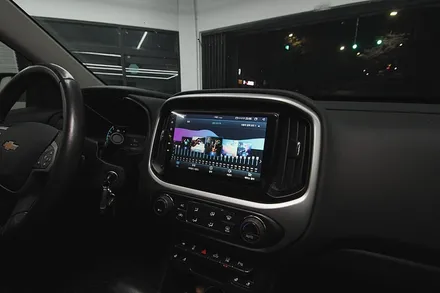 쉐보레 콜로라도 순정 네비게이션 블랙아웃! 안드로이드 올인원 으로 해결