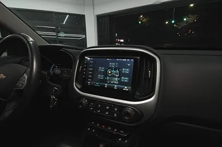 쉐보레 콜로라도 순정 네비게이션 블랙아웃! 안드로이드 올인원 으로 해결