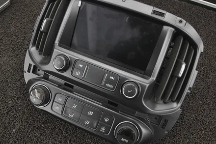 쉐보레 콜로라도 순정 네비게이션 블랙아웃! 안드로이드 올인원 으로 해결