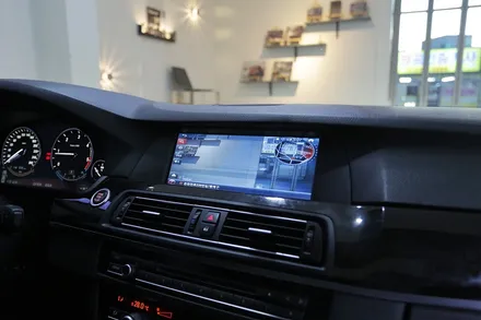 bmw520d 중고가격 좋은데 네비는 시원치 않죠?!