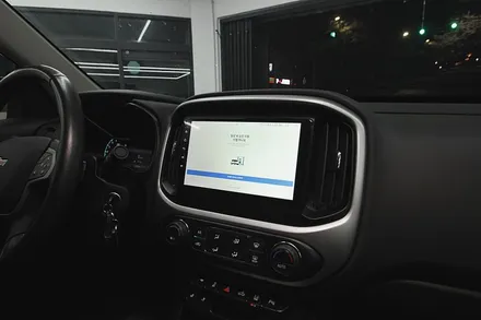 쉐보레 콜로라도 순정 네비게이션 블랙아웃! 안드로이드 올인원 으로 해결