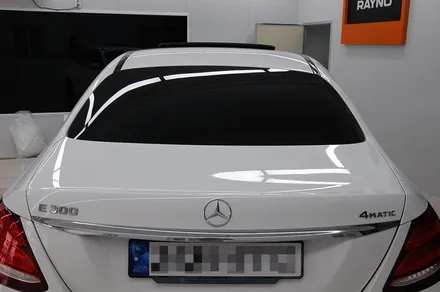 벤츠 E300 차량에 팬텀 S9 필름으로 재시공