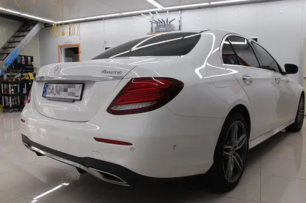 벤츠 E300 차량에 팬텀 S9 필름으로 재시공