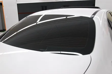벤츠 E300 차량에 팬텀 S9 필름으로 재시공
