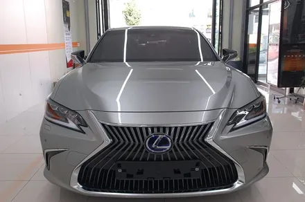 마산 렉서스 es 300h 차량에 팬텀 s9과 아이나비 z5000 플러스 시공 그리고 글라스케어 서비스