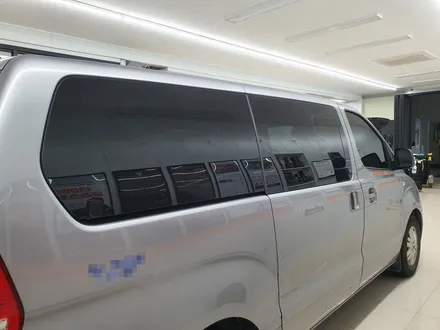 그랜드 스타렉스 레이노 팬텀 열차단 틴팅 재시공