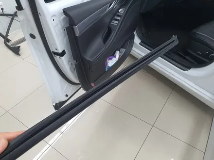 제네시스 G80 화이트  레이노 팬텀 F95 썬팅 재시공. 선명한 시인성 안전한 드라이빙~