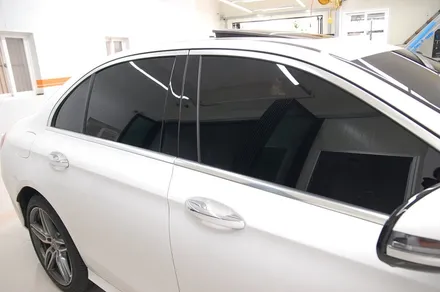 벤츠 E300 차량에 팬텀 S9 필름으로 재시공