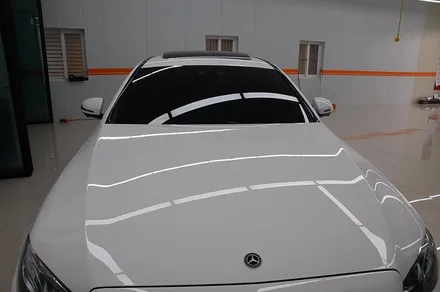 벤츠 E300 차량에 팬텀 S9 필름으로 재시공