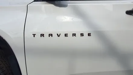 쉐보레 트레버스 차량에 신차 기본패키지 시공