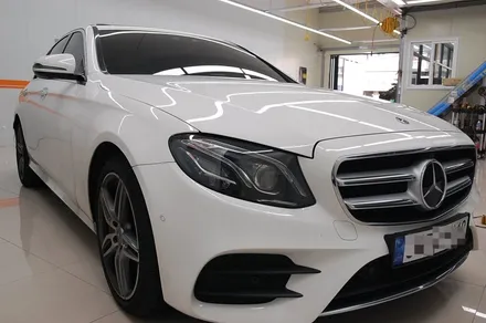 벤츠 E300 차량에 팬텀 S9 필름으로 재시공