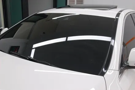 벤츠 E300 차량에 팬텀 S9 필름으로 재시공