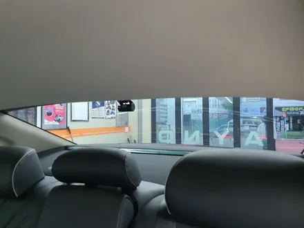 제네시스 G80 화이트  레이노 팬텀 F95 썬팅 재시공. 선명한 시인성 안전한 드라이빙~