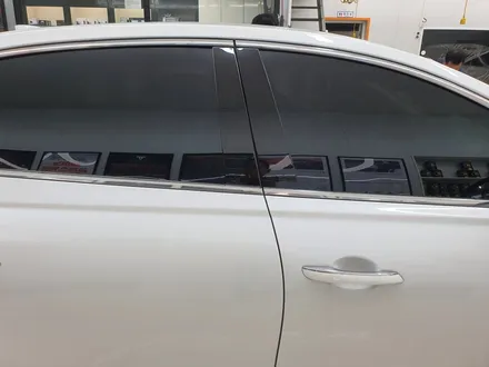 제네시스 G80 화이트  레이노 팬텀 F95 썬팅 재시공. 선명한 시인성 안전한 드라이빙~