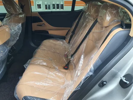 렉서스 es300h 이그제큐티브 풀옵션 레이노썬팅 렉서스 전문틴팅점을 통한 완벽한 고 퀄리티 시공