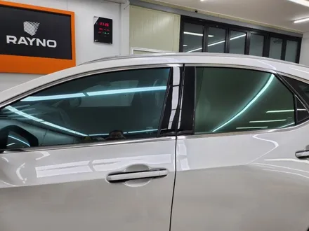 렉서스 nx350h 레이노썬팅 크로마9 시공 반사필름 색상 보세요.