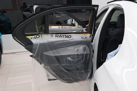 벤츠 E300 차량에 팬텀 S9 필름으로 재시공