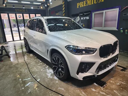 하남 미사 고객님의 BMW X5 M 하이그로시 그레이 색상의 필름으로 전체랩핑 시공 / 하남 하산곡동