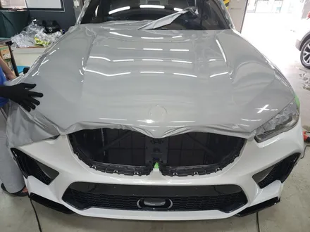 하남 미사 고객님의 BMW X5 M 하이그로시 그레이 색상의 필름으로 전체랩핑 시공 / 하남 하산곡동