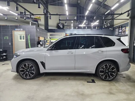 하남 미사 고객님의 BMW X5 M 하이그로시 그레이 색상의 필름으로 전체랩핑 시공 / 하남 하산곡동