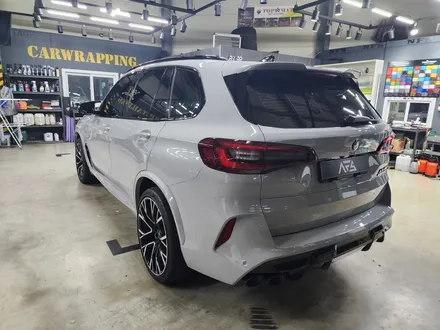 하남 미사 고객님의 BMW X5 M 하이그로시 그레이 색상의 필름으로 전체랩핑 시공 / 하남 하산곡동