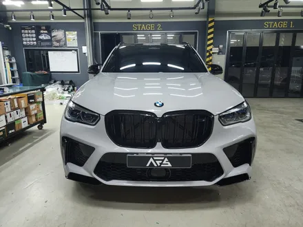 하남 미사 고객님의 BMW X5 M 하이그로시 그레이 색상의 필름으로 전체랩핑 시공 / 하남 하산곡동