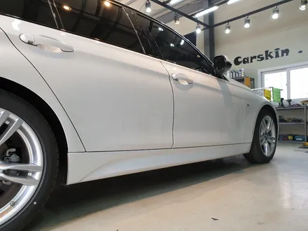 BMW 330I, M퍼포먼스 사이드데칼 랩핑지로 시공 가능한 곳 / 하남 하산곡동