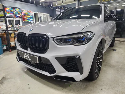 하남 미사 고객님의 BMW X5 M 하이그로시 그레이 색상의 필름으로 전체랩핑 시공 / 하남 하산곡동
