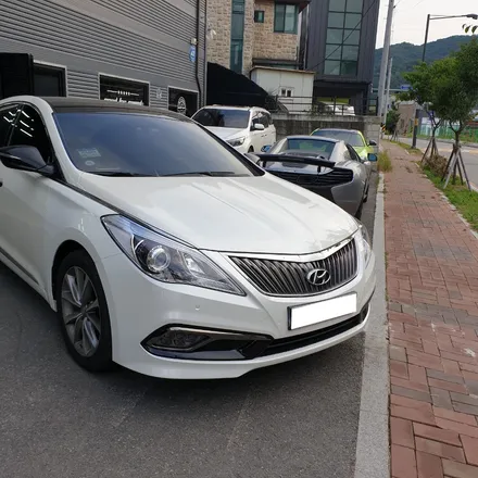 전체랩핑 되어있는 그랜져HG,접촉사고로 보험수리 판금도색과 화이트펄랩핑 재시공! / 하남 하산곡동