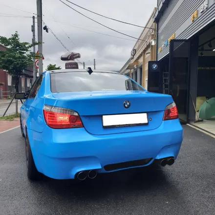 상태 안 좋은 BMW 5시리즈 E60, 에이버리 스카이블루 전체랩핑으로 신차되다?! / 하남 하산곡동