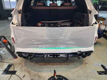 하남 미사 고객님의 BMW X5 M 하이그로시 그레이 색상의 필름으로 전체랩핑 시공 / 하남 하산곡동
