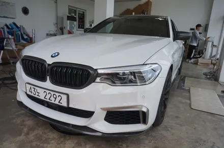 SKIN GARAGE + BMW G30 데칼 + BMW데칼 + M퍼포먼스데칼 + BMW캐릭터라인데칼 / 성남시 분당구 동원동