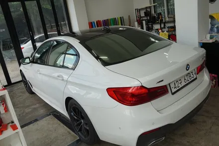 스킨게러지 + BMW 루프스킨 + G30루프스킨 + G30크롬몰딩랩핑 + 윈도우몰딩랩핑 + BMW 윈도우몰딩 + BMW G30랩핑 / 성남시 분당구 동원동