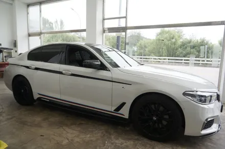SKIN GARAGE + BMW G30 데칼 + BMW데칼 + M퍼포먼스데칼 + BMW캐릭터라인데칼 / 성남시 분당구 동원동
