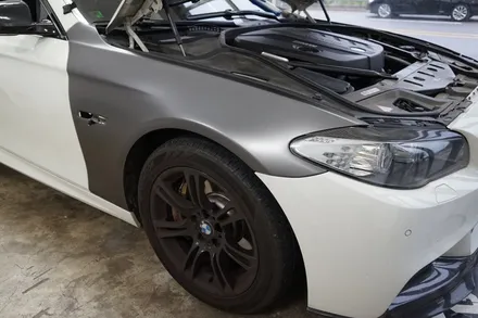 스킨게러지 + BMW F10 전체랩핑 + BMW전체랩핑 + 3M 사틴다크그레이 + 3M SATIN DARK GREY  + BMW데칼 + F10데칼 / 성남시 분당구 동원동