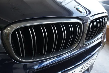 스킨게러지 + BMW X5 키드니그릴랩핑 + 블랙크롬랩핑 + 앰블럼랩핑 + 에이버리크롬 + 에이버리블랙크롬 / 성남시 분당구 동원동
