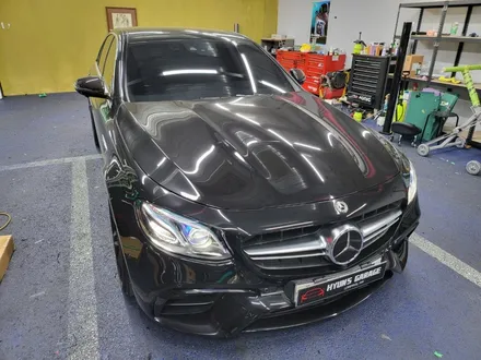 부산랩핑 전문샵 현스게러지 벤츠 E63 AMG 크롬죽이기 랩핑 시공 소개 / 부산 강서구 명지동