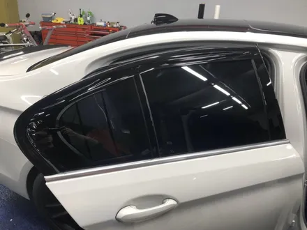 <부산랩핑,부산ppf,부산자동차랩핑>BMW 520d 5시리즈 g30  루프스킨, 윈도우 크롬죽이기, 라이트 필름, 스모그 필름 / 부산 강서구 명지동